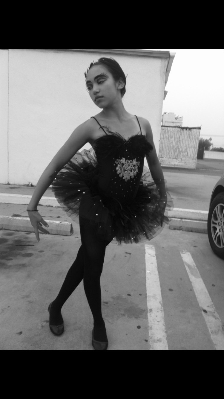 Kira Kutcher at figure skating performance